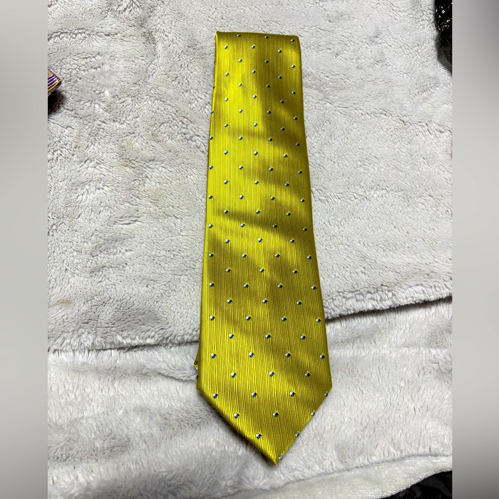 Vibrant Yellow Silk Tie Classic Design